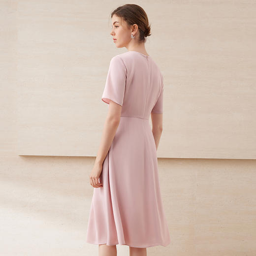 EITIE爱特爱气质圆领不对称压褶收腰A字显瘦连衣裙夏季新款连衣裙B2507678A 商品图4