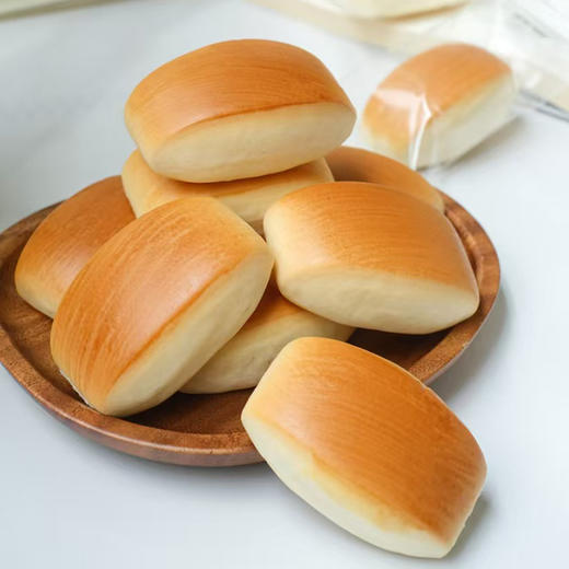 鲜奶小馒头 · 鲜奶和面 · 不添加一滴水 · 口感扎实 · 香醇劲道 · 宝宝安心 · 妈妈放心 · 0香精  0色素  0防腐剂  0反式脂肪酸（400g约28个） 商品图0