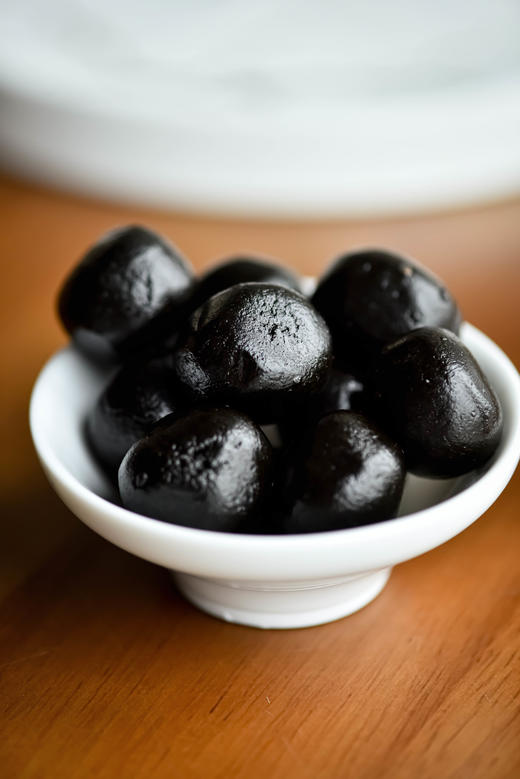 ⏰熬夜伤的发，现在补还来得及！ 养生女孩的零食柜C位 你的“头发加油站” 以黑养黑的💥王炸CP 有非遗黄精的芝麻丸！ ✅九华黄精+黑芝麻    科学配比  ✅九华山核心产区8年以上地道多花黄精 商品图4