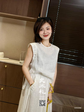 良木礼——亚麻套装