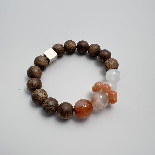 【普陀山】红兔⽑水晶奇楠沉⾹手串银方块设计款   枫海⽉踪  ⼿围14-14.5 商品图0