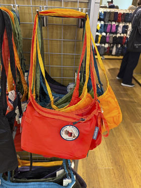 mo*t bell彩色小斜挎包