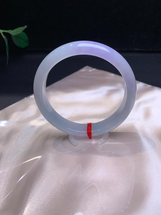 620369，55.5淡紫底手镯，很清新秀气，一截带粉紫底，干净清爽 商品图2