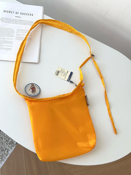 mo*t bell彩色小斜挎包 商品图2