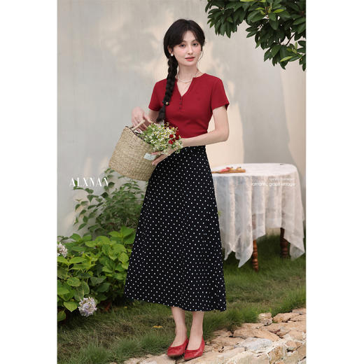 鹿向南「红莓漫歌」修身显瘦V领红色T恤女夏季新款独特短袖上衣 商品图3