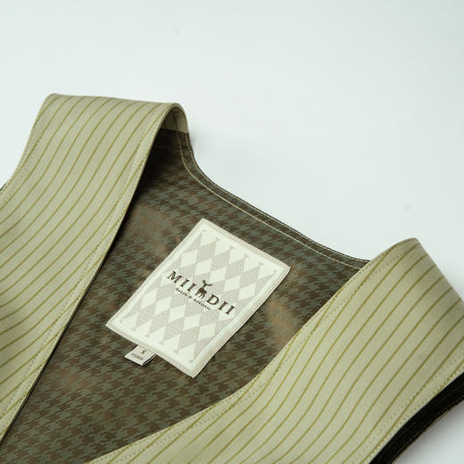 谜底无领西装马甲女士2025秋季新款复古风修身条纹马夹257MM7726 商品图3