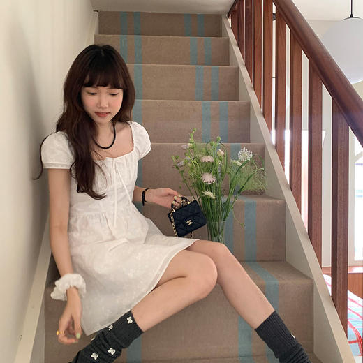 西遇方领白色连衣裙女夏季新款系带蝴蝶结刺绣薄纱A字裙SS051070 商品图0