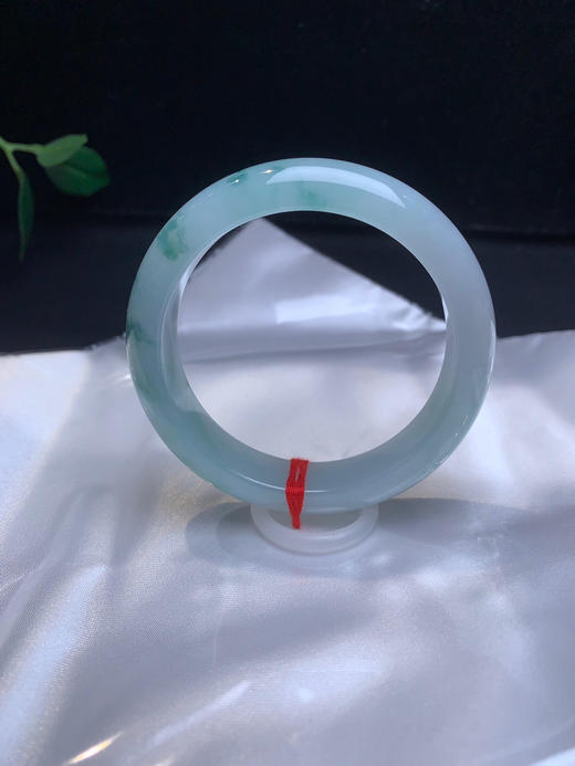 620371，54.5冰飘花手镯，一半飘花。整体清新干净，润润的 商品图2