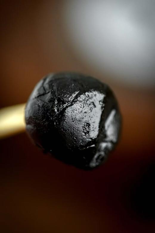 ⏰熬夜伤的发，现在补还来得及！ 养生女孩的零食柜C位 你的“头发加油站” 以黑养黑的💥王炸CP 有非遗黄精的芝麻丸！ ✅九华黄精+黑芝麻    科学配比  ✅九华山核心产区8年以上地道多花黄精 商品图1