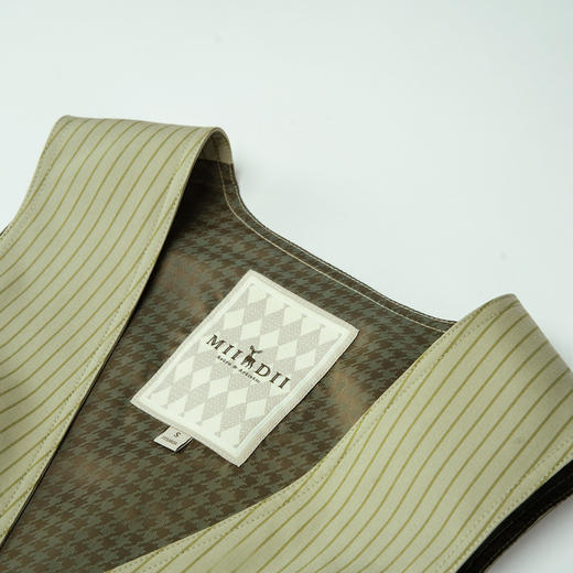 谜底无领西装马甲女2025秋新款复古风修身条纹拼接马夹257MM7721 商品图3