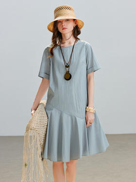 初语肌理感圆领宽松连衣裙女2025夏季新款不规则拼接度假风中裙