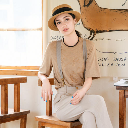 谜底T恤短袖女2025秋季新款简约百搭卡其色钉珠绣花上衣257MT7773 商品图2