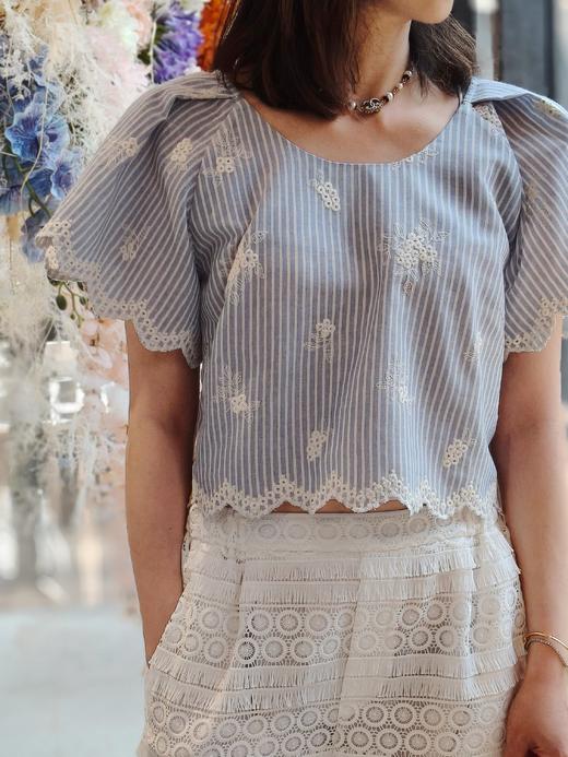 TYNVIE 飘逸袖短款衬衫 - 条纹 商品图1