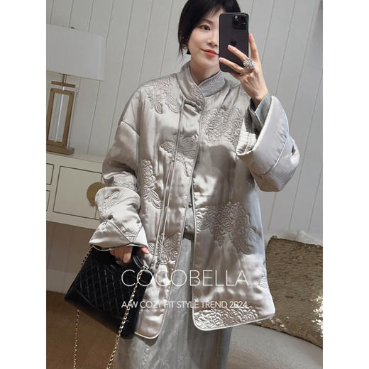COCOBELLA新中式缎面刺绣盘扣棉服女国风轻型绗棉外套MF3002 商品图0