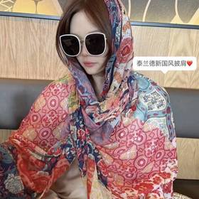 去沙漠 去川西旅游必备【新国风披肩】能防晒~能遮阳!主要拍照尊嘟巨美，盘扣的搭配元素十多巴胺花色，真的一整个被精致住了，头巾"披肩"小褂子·解锁它的多种围法!可盐可甜可乖可纯