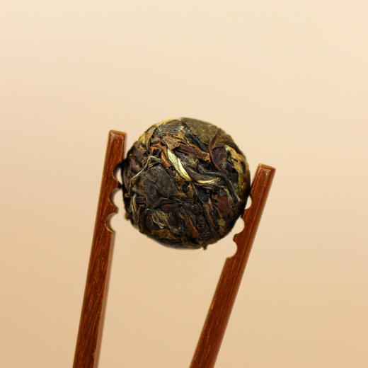 鼎茗荟丨2018年寿眉龙珠 福鼎白茶 袋装 50g（10颗） 商品图2