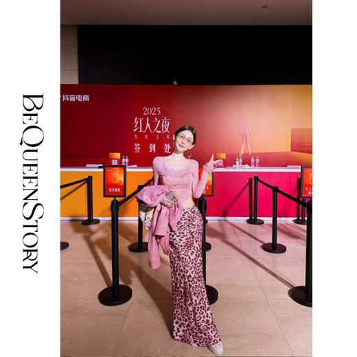 余潇潇【月光旅人】时尚天丝抗皱蕾丝花边长袖针织修身上衣2025早秋 商品图2