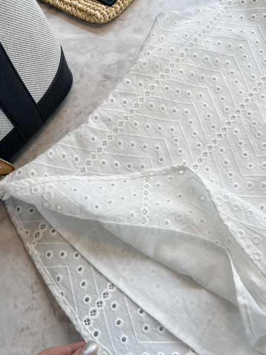 法式优雅无袖镂空绣花小衫 商品图8