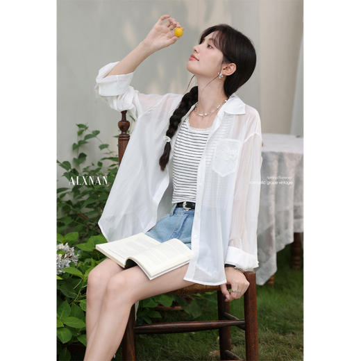 【6折秒杀】鹿向南「烂漫初夏」白色宽松外搭薄款防晒衬衫女夏季长袖开衫上衣L56307 商品图4