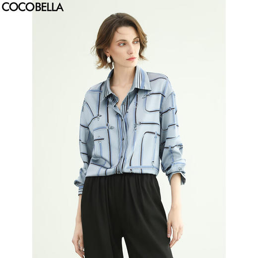 COCOBELLA时尚定位印花缎面衬衫女夏知性蓝通勤上衣SR3098-2 商品图0