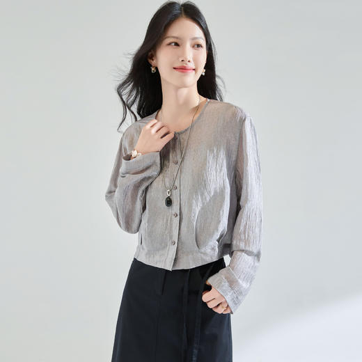 「高货sh」全新升级【铂金会员284/天猫379/差价95】(40211)洛诗琳轻薄流光醋酸外套2025夏季褶皱肌理透气防晒外套女 商品图3