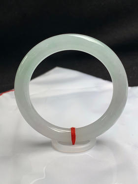 620376，54.6圈口，糯化晴水细圆条美人条，半截清水底色