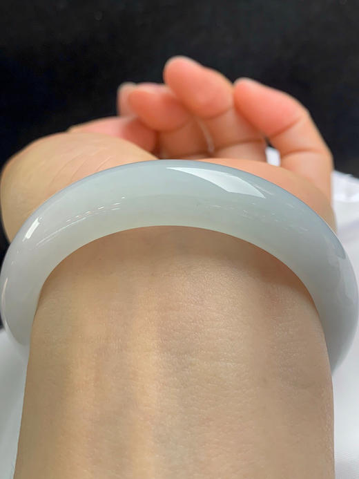 620377，55.3圈口，糯化白月光正圈平安镯，种水好，底子底子细润 商品图4