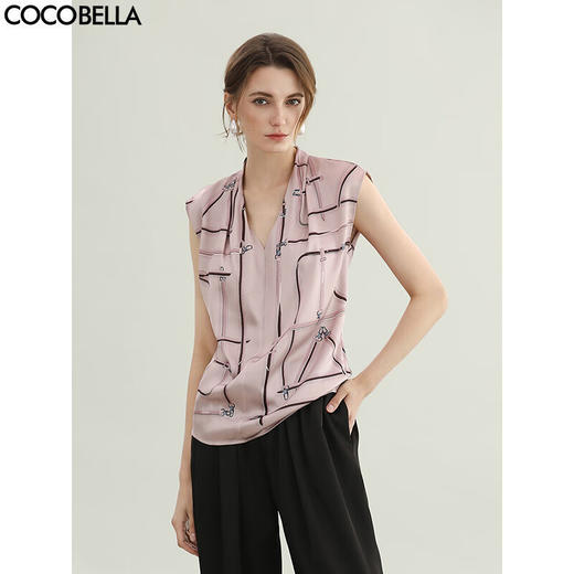 COCOBELLA樱花粉定位印花缎面无袖衬衫女V领捏褶上衣SR3102-3 商品图0