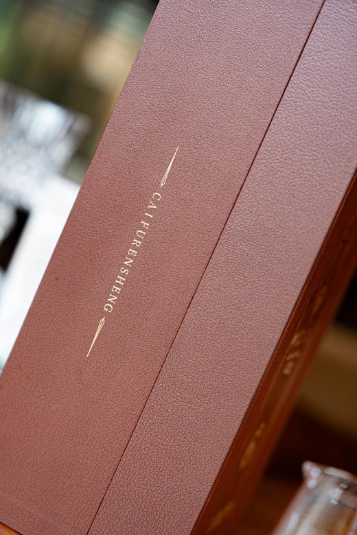 五粮液股份出品【财富人生·贵宾】  百年古窖酿造  固态纯粮发酵  52%vol 优级浓香 商品图3