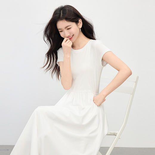 【专属特价】熙世界极简风白色连衣裙女夏季2025新款通勤圆领短袖收腰T恤裙子 商品图3