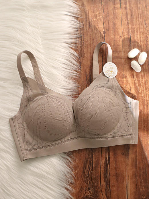 【真丝奢宠，聚拢神器】桑蚕丝文胸🔥深V不空杯，轻塑胸型💃小胸逆袭显事业线！舒适抑菌+防下垂，性感与养护兼得✨ 商品图5