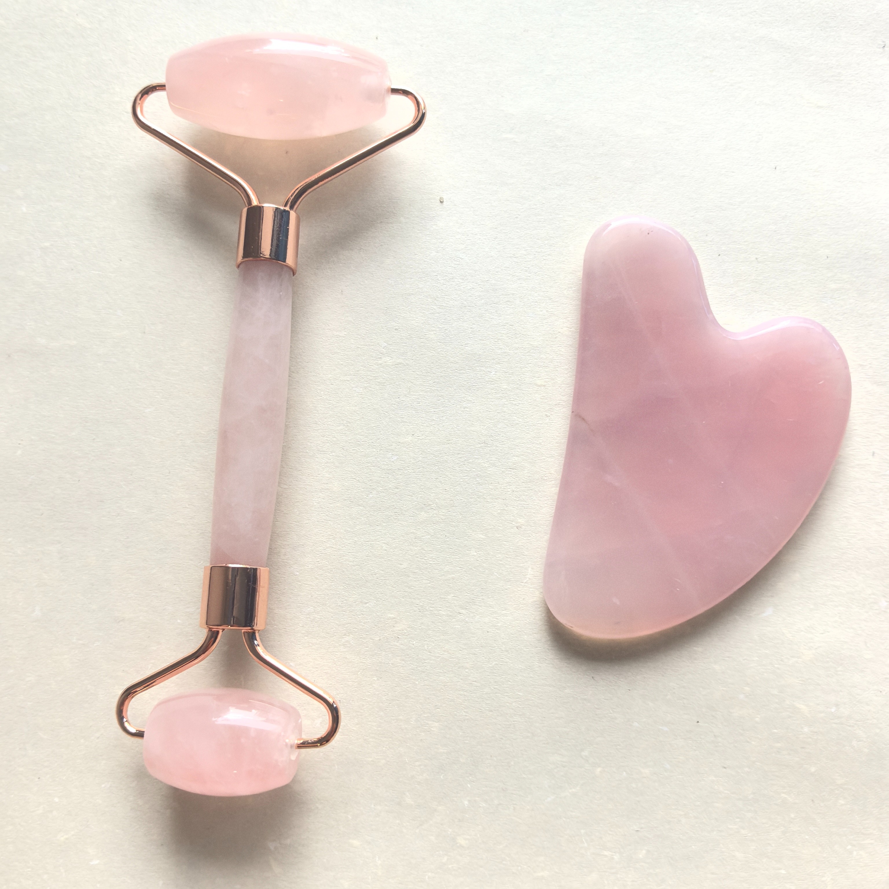 粉水晶按摩仪 水晶按摩板 刮痧板按摩脸部美容棒确保天然无注胶～