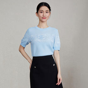 「自」全新升级【铂金会员293/天猫399/差价106】(50908)洛诗琳重工浮雕绣花圆领短袖2025夏季时尚减龄百搭针织T恤