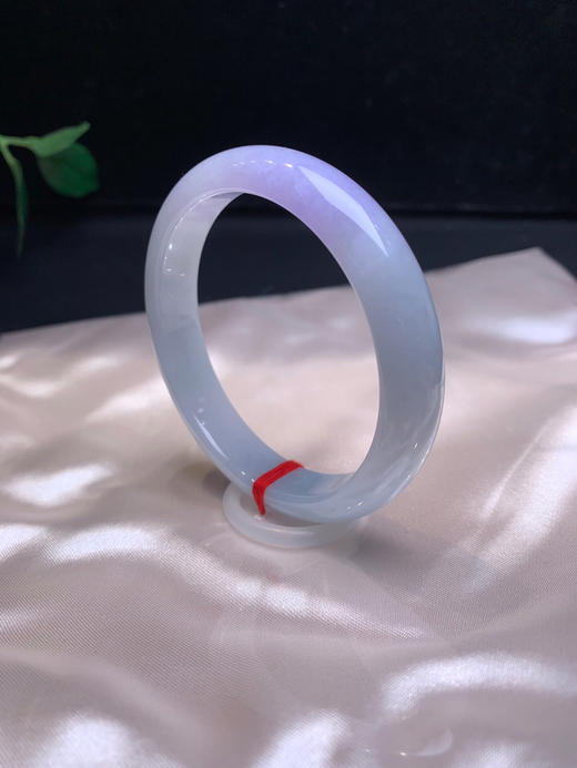 620369，55.5淡紫底手镯，很清新秀气，一截带粉紫底，干净清爽 商品图1