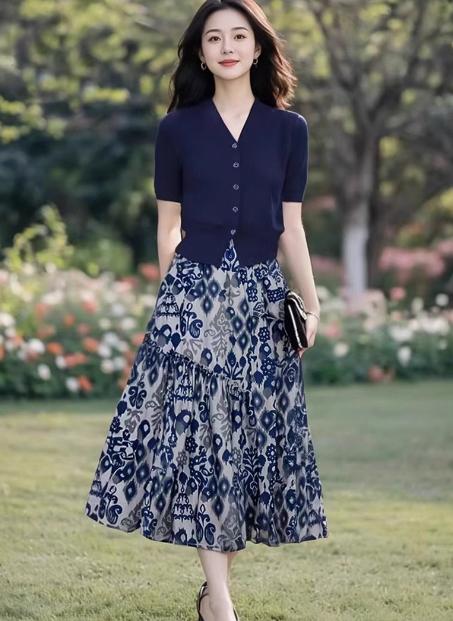 轻熟优雅冰丝凉感V领针织衫+时尚印花半身裙套装LJX-580 商品图2