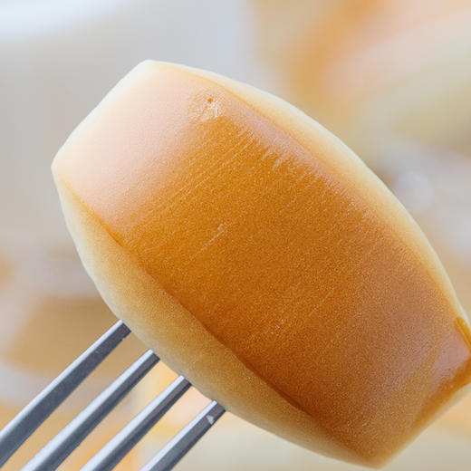 鲜奶小馒头 · 鲜奶和面 · 不添加一滴水 · 口感扎实 · 香醇劲道 · 宝宝安心 · 妈妈放心 · 0香精  0色素  0防腐剂  0反式脂肪酸（400g约28个） 商品图1