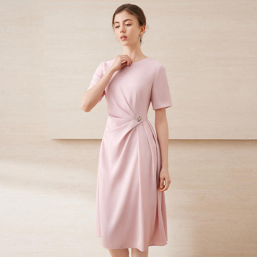 EITIE爱特爱气质圆领不对称压褶收腰A字显瘦连衣裙夏季新款连衣裙B2507678A 商品图2