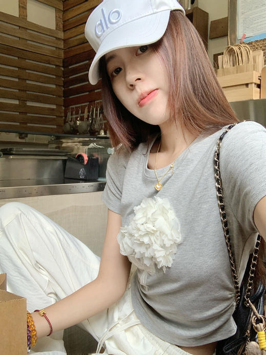 【110元任选2件】最后一波现货！立体花朵修身短袖Ｔ恤 商品图5