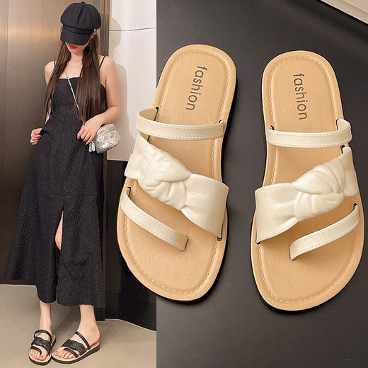 【可甜可酷！日常通勤】法式小众高级感平底拖鞋女外穿夏季新款时尚休闲套趾沙滩凉拖。ry 商品图1