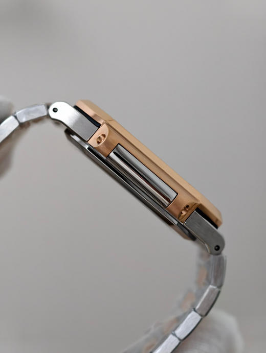 PPF factory2025年新作—PP百达翡丽Cubitus系列5821“小电视”—新时代的优雅运动腕表标杆！
<表壳>独树一帜的方形圆角表壳设计，采用鹦鹉螺的两层壳体结构，与表链高度一体化❕❕❕ 商品图8