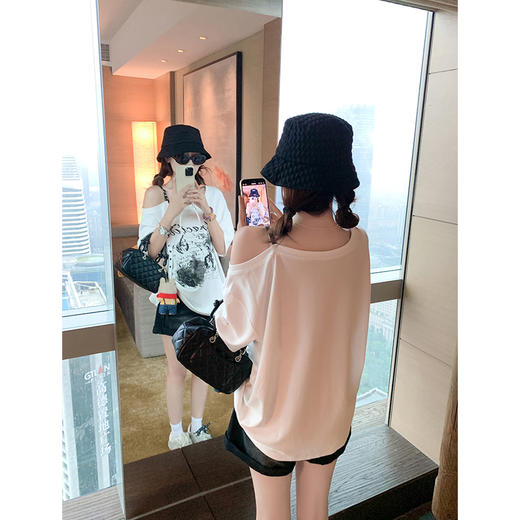 <曾小咸推荐>水墨画蝴蝶设计印花斜领短袖T恤 商品图4