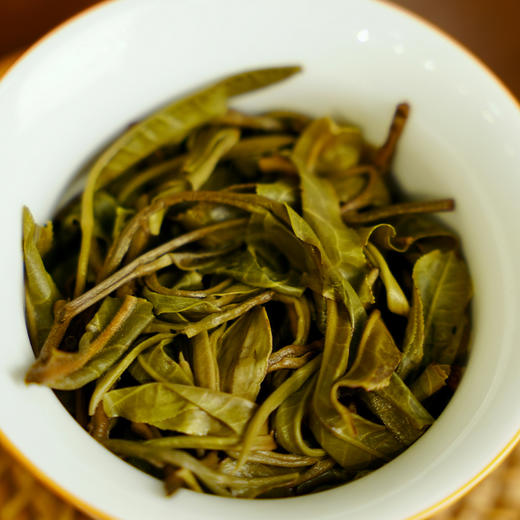 【重磅首发】【七星千羽孔雀】2025年从经典走向经典，创造新的老味‘孔雀’普洱茶生茶357克/饼 拍5发6 商品图5