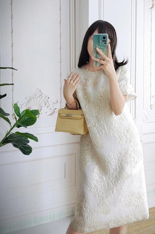 提花金线浮雕直筒连衣裙丝棉混纺透气轻柔茧型连衣裙 商品图0