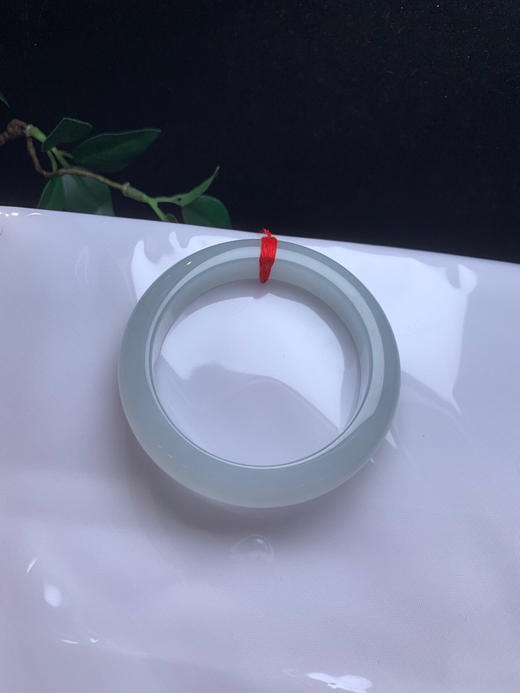 620389，56糯冰白月光手镯 ，整体清新干净 底妆很细腻 商品图4