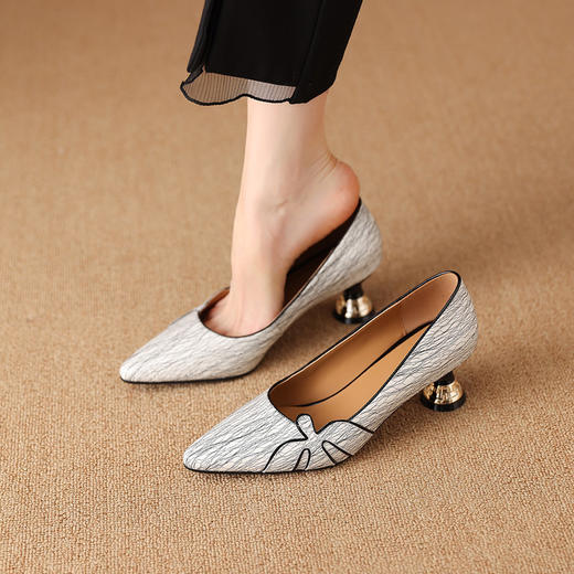 【预售5天】法式时尚尖头浅口酒杯高跟单鞋女士秋季新款百搭简约气质白色SY&F278 商品图3