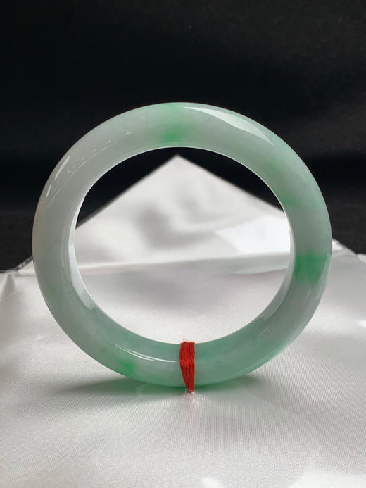 620391，57.5圈口，飘绿正圈平安镯，白底飘阳绿，条形厚装 商品图3