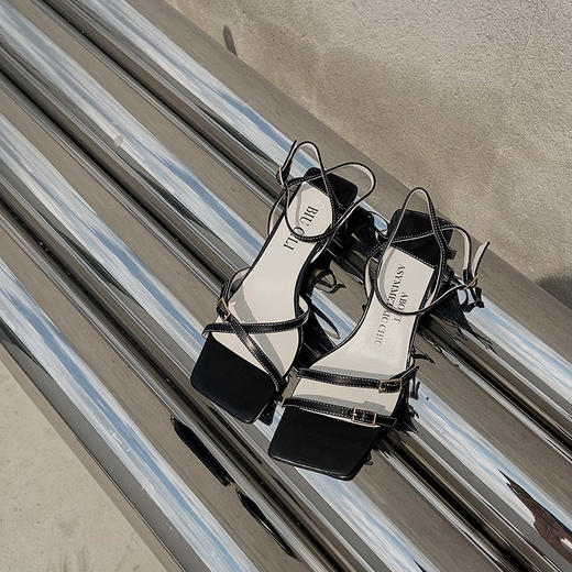 BIUCILI 原创设计非对称一字带凉鞋 商品图1