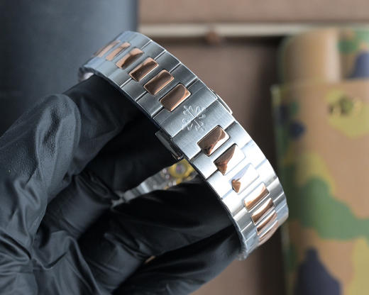 PPF factory2025年新作—PP百达翡丽Cubitus系列5821“小电视”—新时代的优雅运动腕表标杆！
<表壳>独树一帜的方形圆角表壳设计，采用鹦鹉螺的两层壳体结构，与表链高度一体化❕❕❕ 商品图14