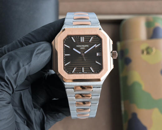 PPF factory2025年新作—PP百达翡丽Cubitus系列5821“小电视”—新时代的优雅运动腕表标杆！
<表壳>独树一帜的方形圆角表壳设计，采用鹦鹉螺的两层壳体结构，与表链高度一体化❕❕❕ 商品图9