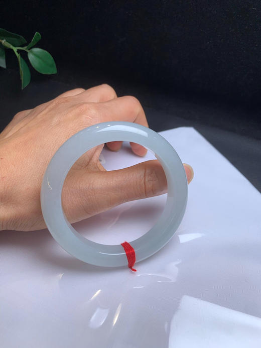 620389，56糯冰白月光手镯 ，整体清新干净 底妆很细腻 商品图5